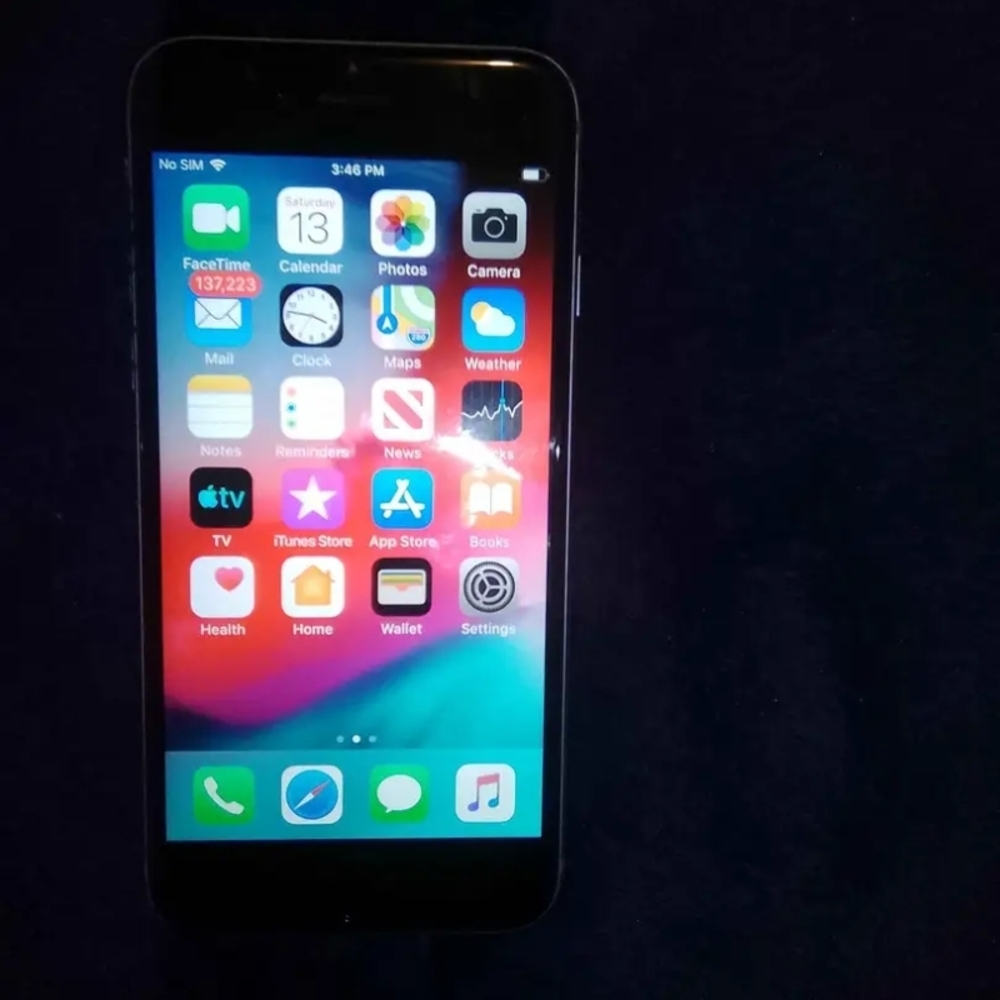 iPhone 6 128 GB Black And Silver. It's Unlocked And Can Be Used On Any Carrier.